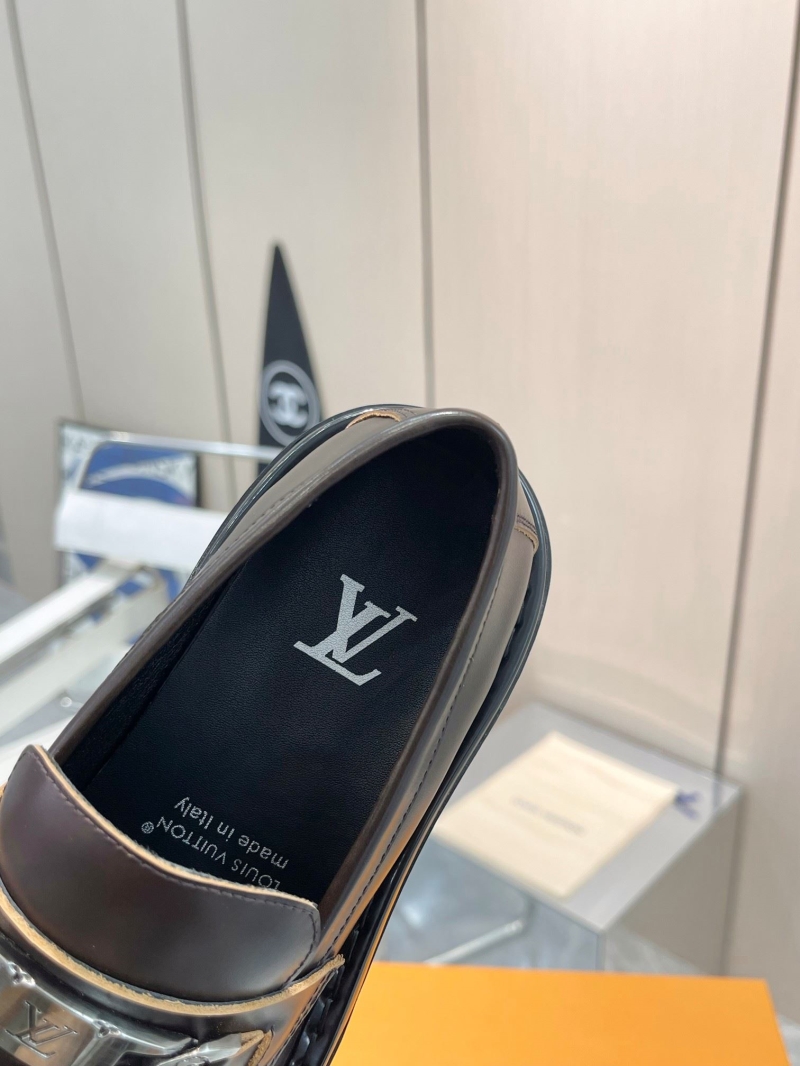 l0vis Vvtt0n loafers